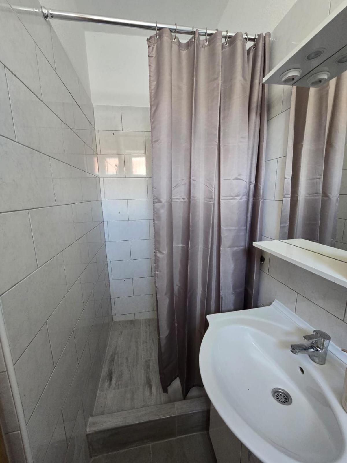 Apartmani Mlinar9 #2 Ґорні Карин Екстер'єр фото